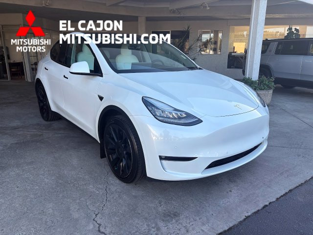 Used 2022 Tesla Model Y Long Range AWD/4WD image 1