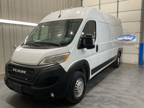Used 2025 RAM ProMaster 2500 w/ Convenience Group image 3