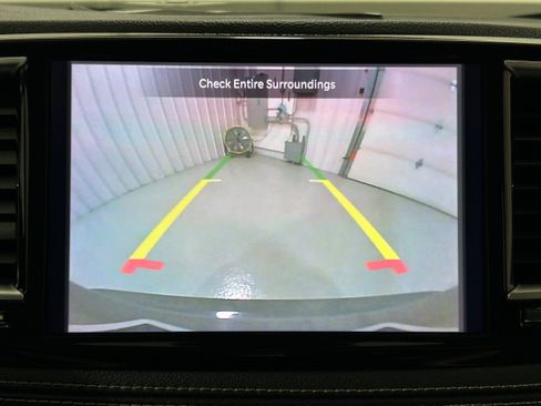 Used 2023 Chrysler Pacifica Limited FWD image 9