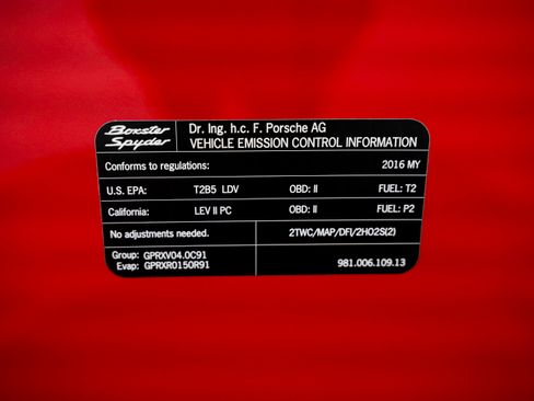 Used 2016 Porsche Boxster Spyder image 41