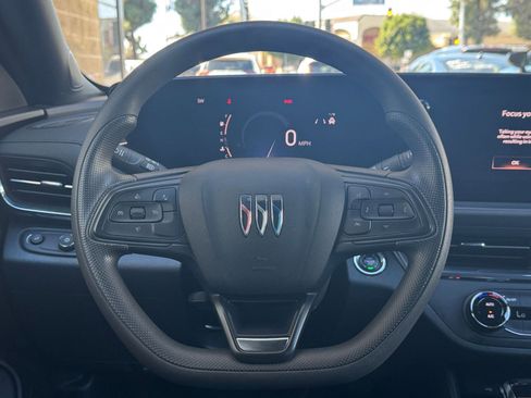 Used 2025 Buick Envista Preferred image 27