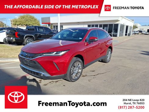 Used 2024 Toyota Venza LE image 1