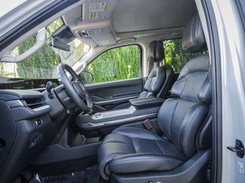 Used 2025 Lincoln Navigator L Reserve AWD/4WD image 16