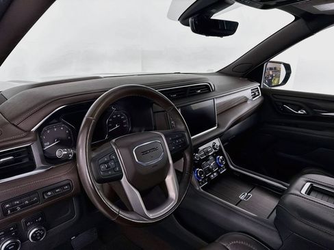 Used 2021 GMC Yukon XL Denali w/ Denali Premium Package AWD/4WD image 4