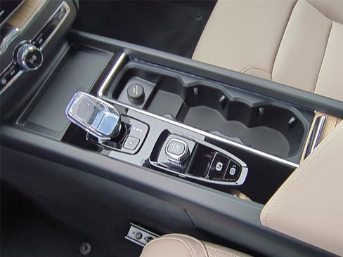 New 2026 Volvo XC60 B5 Plus w/ Protection Package Premier image 13