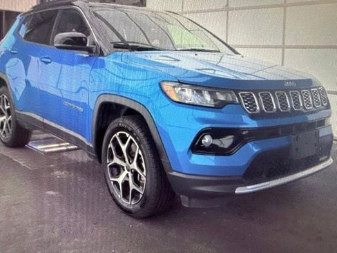 Used 2025 Jeep Compass Limited AWD/4WD image 11