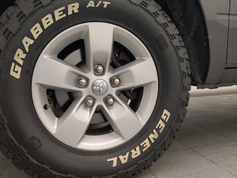 Used 2021 RAM 1500 Classic SLT AWD/4WD image 31
