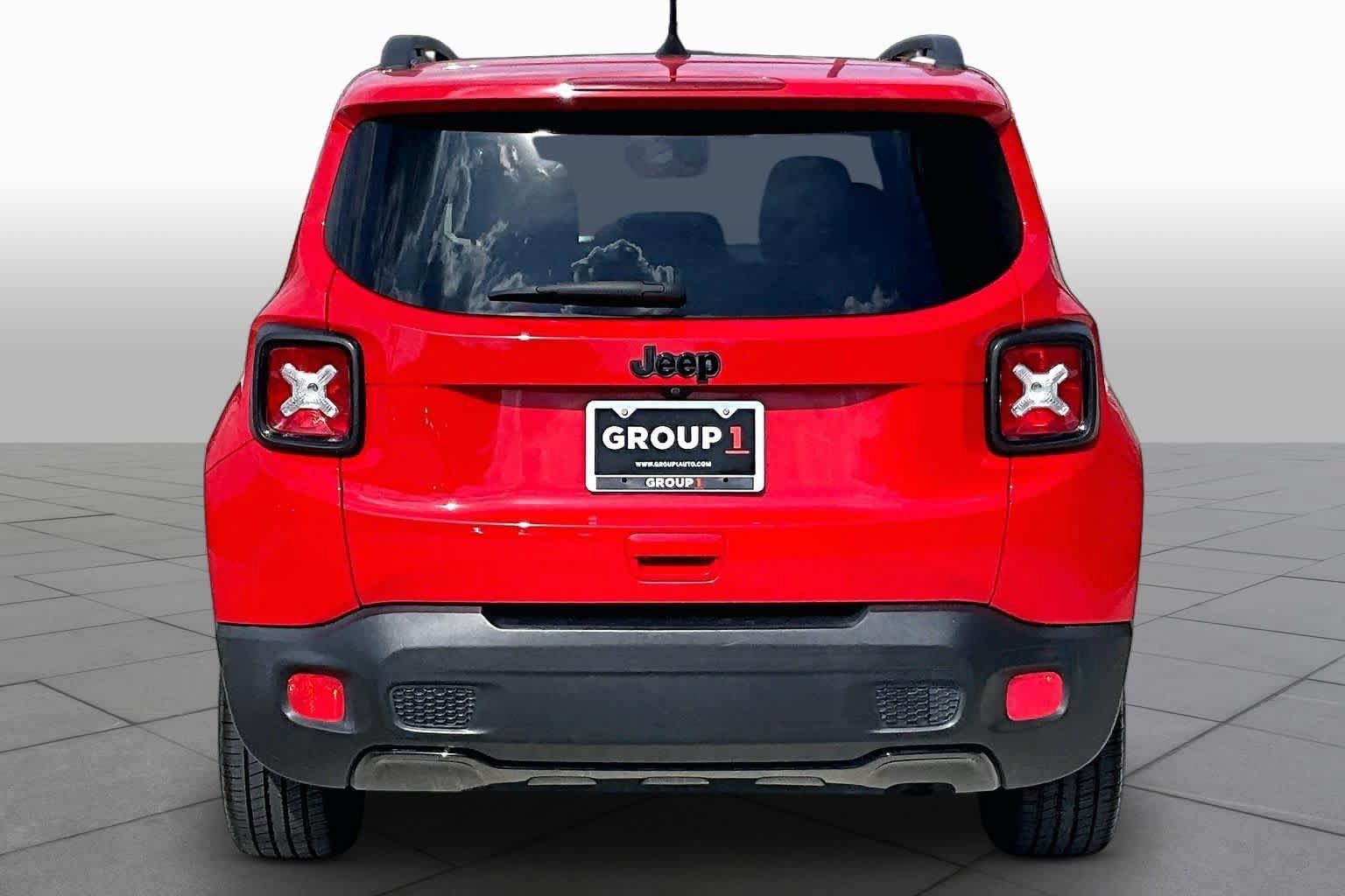 Used 2018 Jeep Renegade Altitude FWD image 5