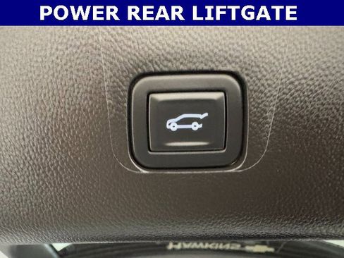 Used 2021 Chevrolet Traverse Premier image 34