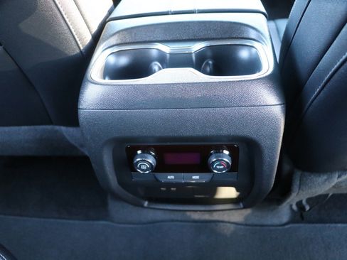 Used 2025 Chevrolet Traverse LT image 33