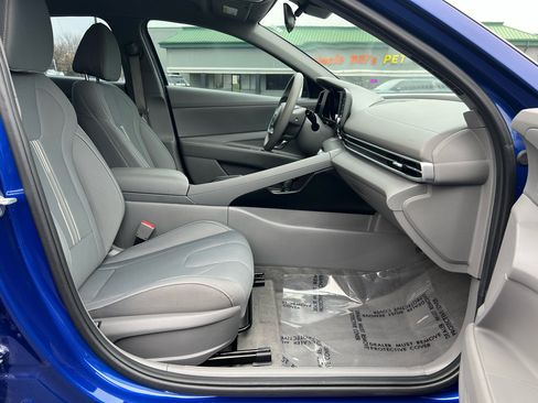 Used 2023 Hyundai Elantra SEL image 60