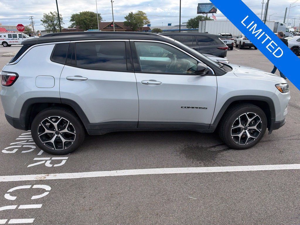 Used 2025 Jeep Compass Limited w/ Sun & Sound Group AWD/4WD image 3