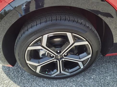 New 2025 Kia Niro EX Touring image 14