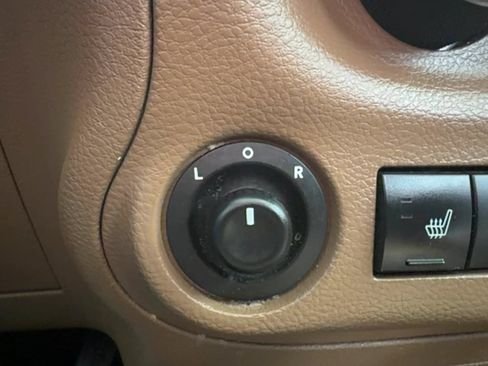 Used 2015 Jeep Wrangler Unlimited Sahara w/ Connectivity Group AWD/4WD image 15