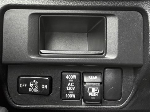 Used 2017 Toyota Tacoma TRD Sport w/ Premium & Technology Package AWD/4WD image 25