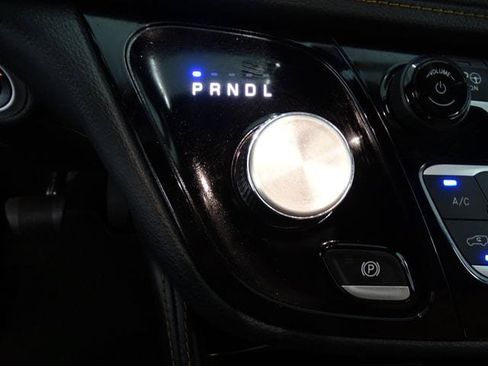 Certified 2023 Chrysler Pacifica Pinnacle FWD image 12
