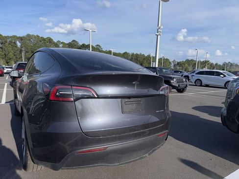 Used 2024 Tesla Model Y Long Range image 3