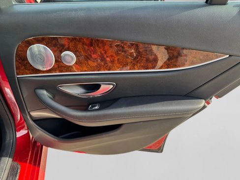 Used 2017 Mercedes-Benz E 300 4MATIC image 31