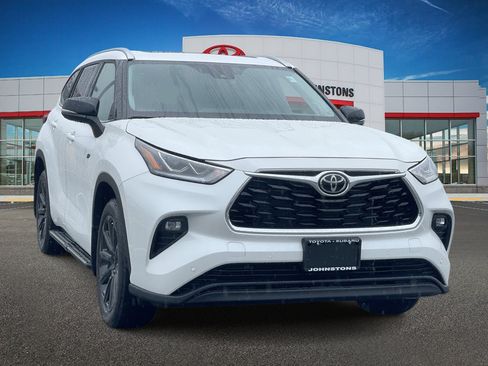 Used 2026 Toyota Highlander Limited AWD/4WD image 1