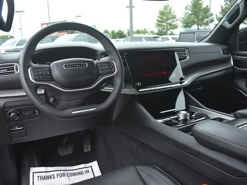 Used 2024 Jeep Wagoneer Series III AWD/4WD image 19