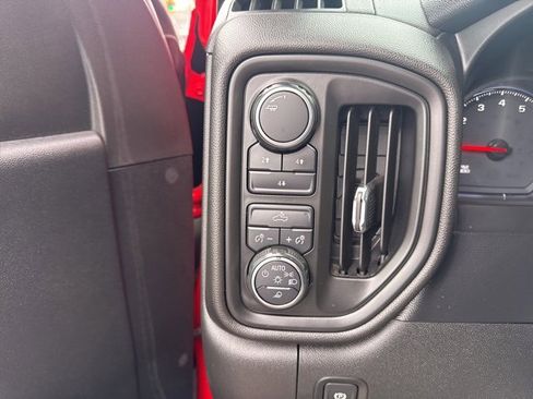 Used 2020 Chevrolet Silverado 2500 Custom w/ Custom Value Package image 16