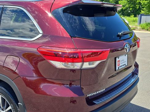 Certified 2019 Toyota Highlander XLE AWD/4WD image 40