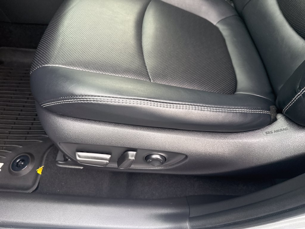 Used 2020 Toyota RAV4 Limited AWD/4WD image 12