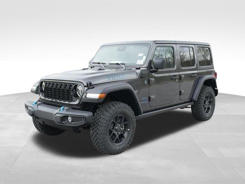 Used 2024 Jeep Wrangler Unlimited image 3