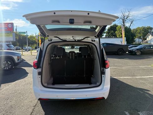Used 2022 Chrysler Pacifica Touring-L w/ Uconnect Theater Family Group FWD image 58