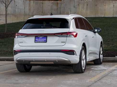Used 2024 Audi Q4 e-tron Premium image 4