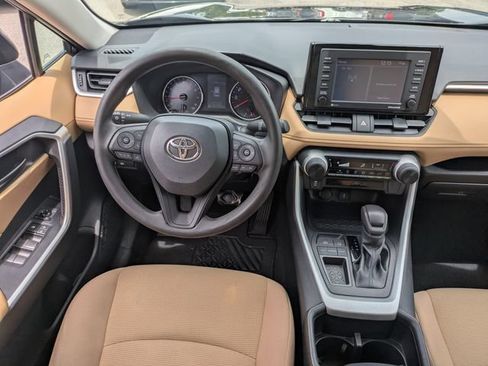 Used 2022 Toyota RAV4 LE FWD image 17
