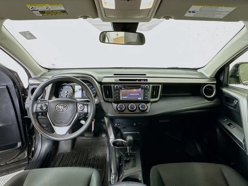 Used 2017 Toyota RAV4 LE FWD image 3