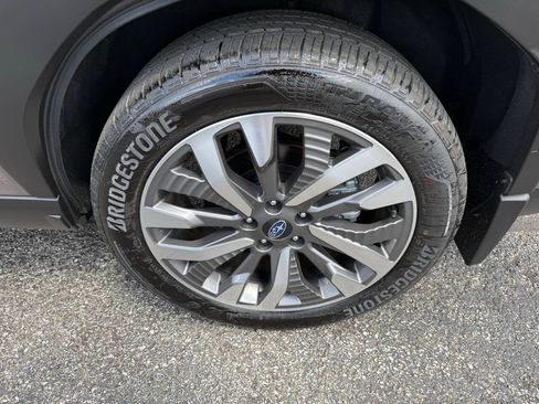 Used 2025 Subaru Forester Touring w/ Popular Package - Touring AWD/4WD image 10