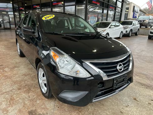 Used 2019 Nissan Versa SV image 1