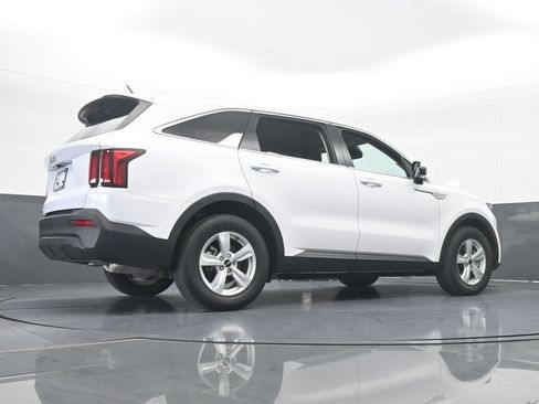 Used 2023 Kia Sorento LX image 56
