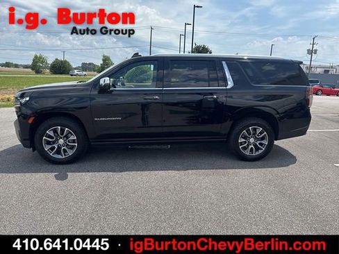 Used 2023 Chevrolet Suburban Premier AWD/4WD image 3