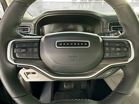 New 2024 Jeep Wagoneer Series II w/ Flexible Seating Group RWD image 20