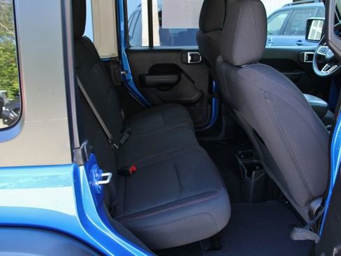 Used 2023 Jeep Wrangler Unlimited Rubicon AWD/4WD image 29