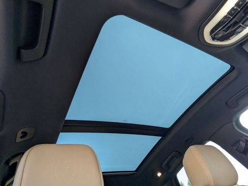 Certified 2025 Porsche Macan image 27