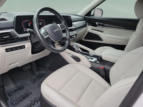 Certified 2024 Kia Telluride EX w/ EX Captain's Chair Package FWD image 16