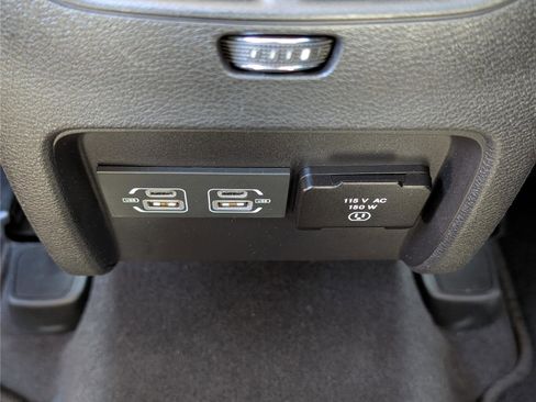 Used 2022 Jeep Cherokee Limited image 12