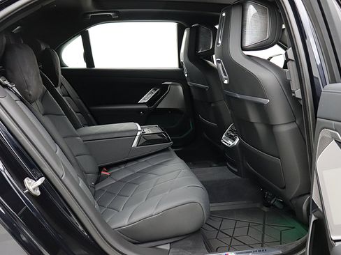 Used 2023 BMW i7 xDrive60 image 34