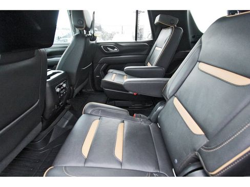 Used 2021 GMC Yukon AT4 w/ AT4 Premium Package AWD/4WD image 7