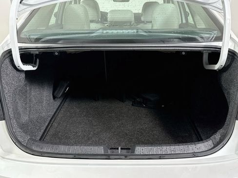 Used 2024 Volkswagen Jetta SE w/ Panoramic Sunroof Package FWD image 17