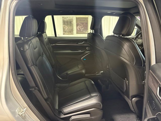 Used 2023 Jeep Grand Cherokee L Overland AWD/4WD image 25