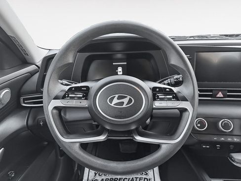 Used 2024 Hyundai Elantra SE image 18