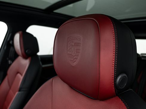 Certified 2026 Porsche Cayenne AWD/4WD image 18
