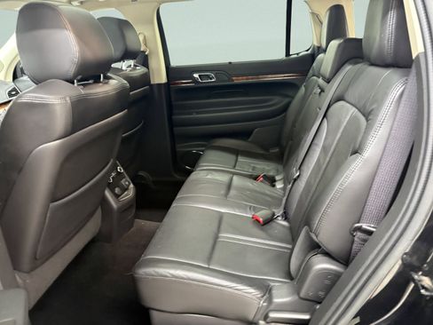 Used 2013 Lincoln MKT AWD image 12