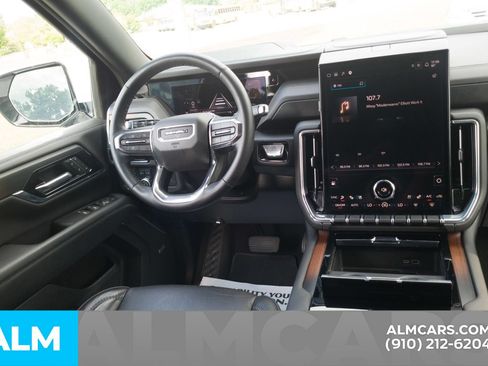 Used 2025 GMC Yukon XL Denali AWD/4WD image 23