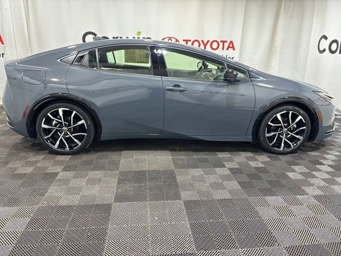 Used 2025 Toyota Prius Plug-In Hybrid FWD image 10
